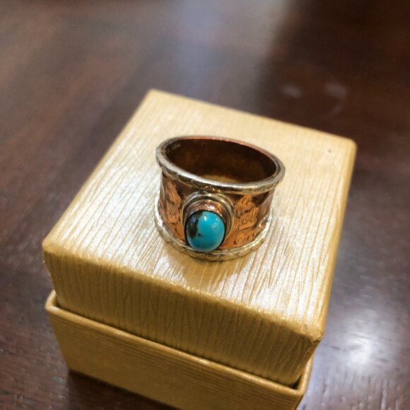 Turquoise Gemstone Ring - Oval Shape - Wide Hammered Copper Band - Size 10 - Picture 11 of 13
